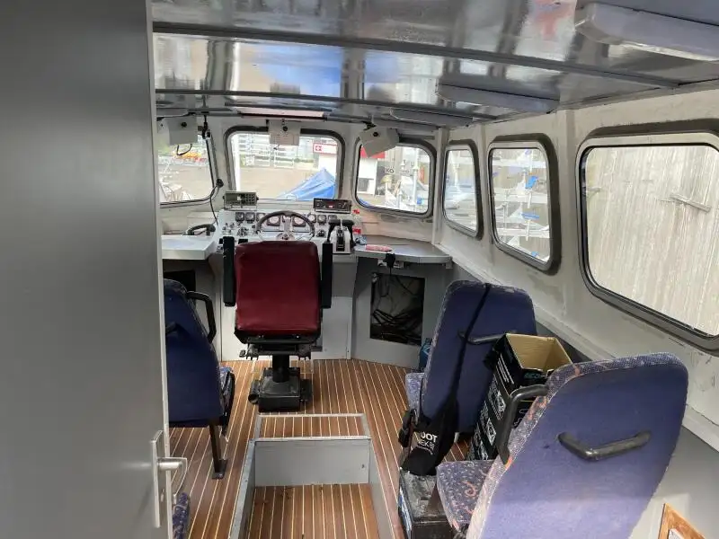 Kapal rondaan untuk dijual
