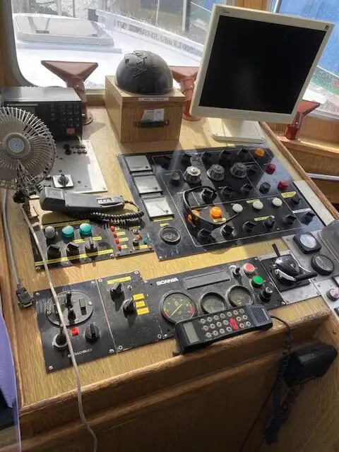 Kapal kerja untuk dijual