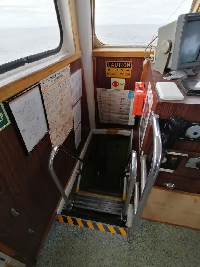 Kapal anak kapal untuk dijual