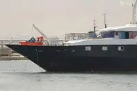 Kapal penumpang untuk dijual