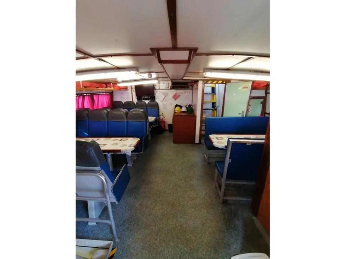 Kapal anak kapal untuk dijual