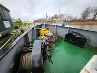 Kapal kerja untuk dijual