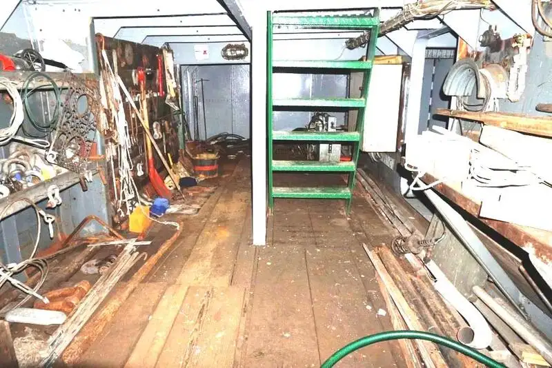 Kapal kren untuk dijual