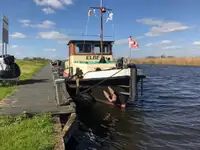Kapal tunda untuk jualan