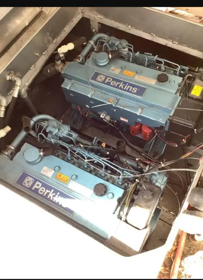 Kapal kerja untuk dijual