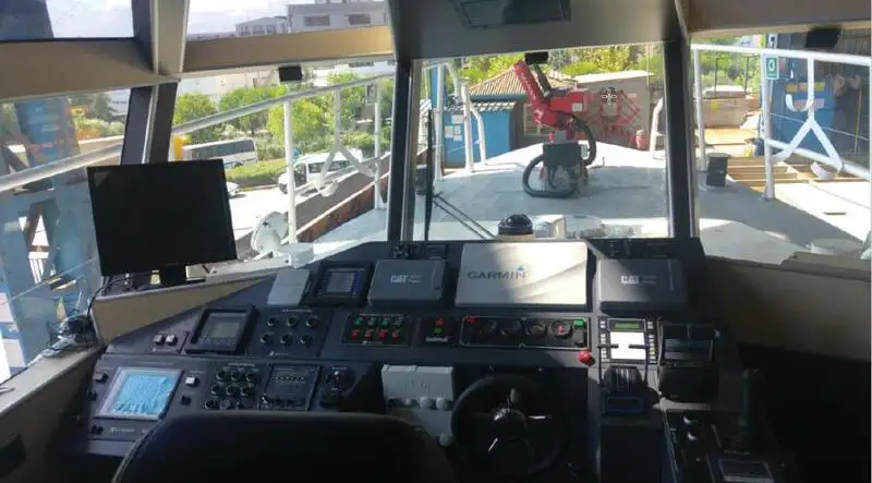 Kapal kerja untuk dijual