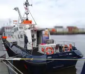 Kapal anak kapal untuk dijual