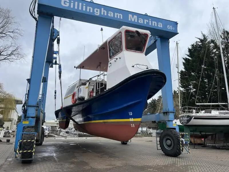 Kapal pelayaran untuk dijual