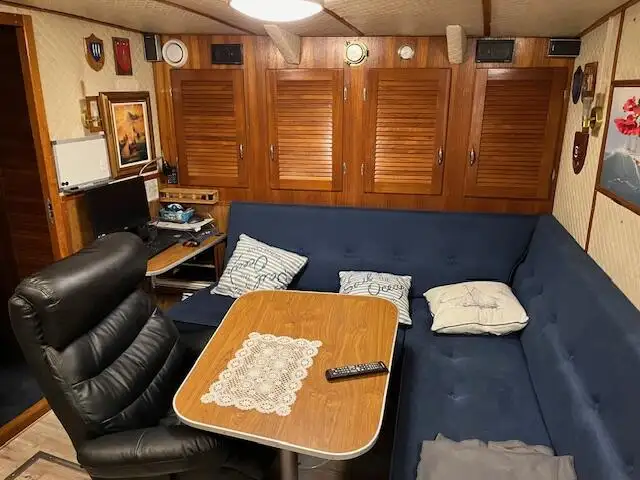 Kapal rondaan untuk dijual