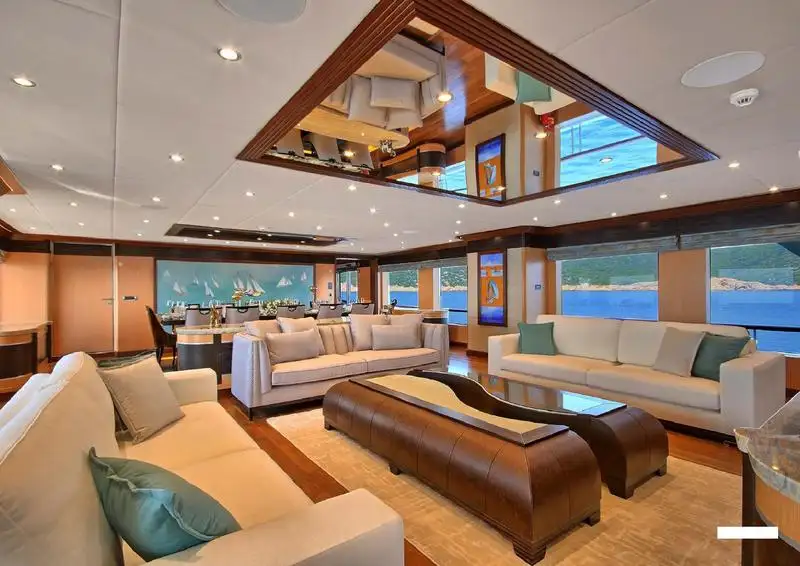 Yacht untuk dijual