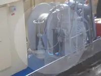 Kapal pengangkut ikan hidup untuk dijual