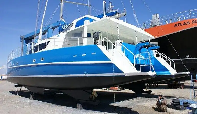 Kapal layar untuk dijual