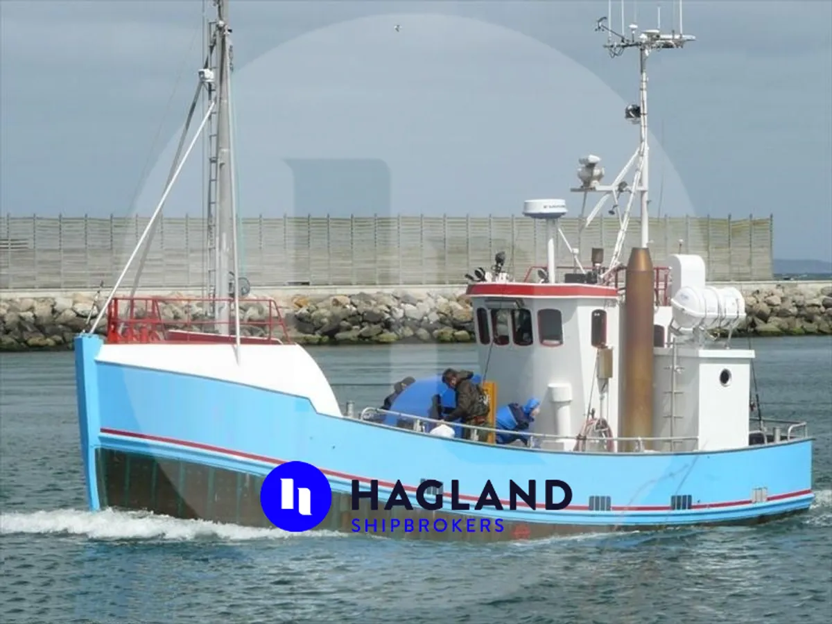Kapal memancing untuk dijual