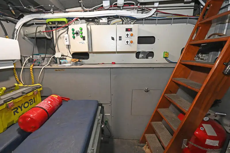 Kapal penyelamat untuk dijual