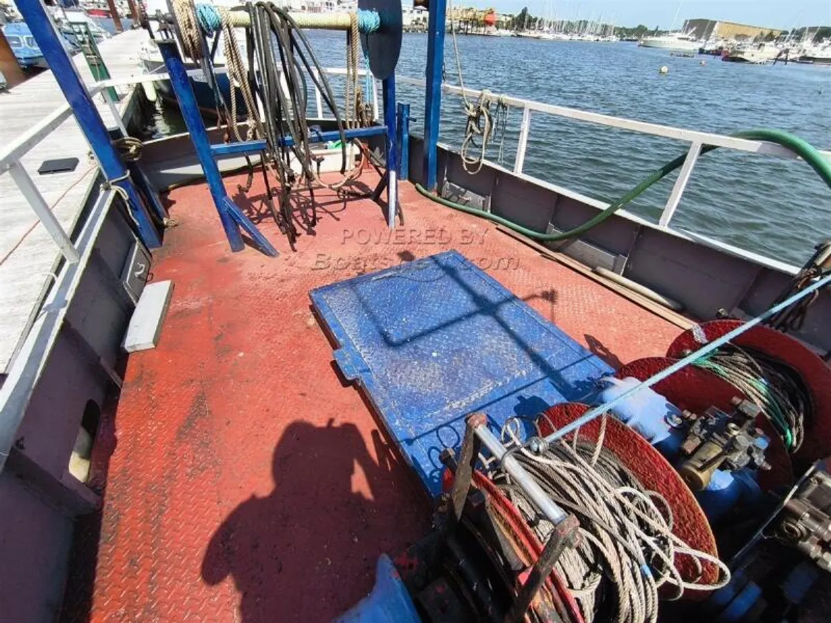 Kapal memancing untuk dijual