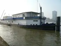 Tongkang untuk jualan