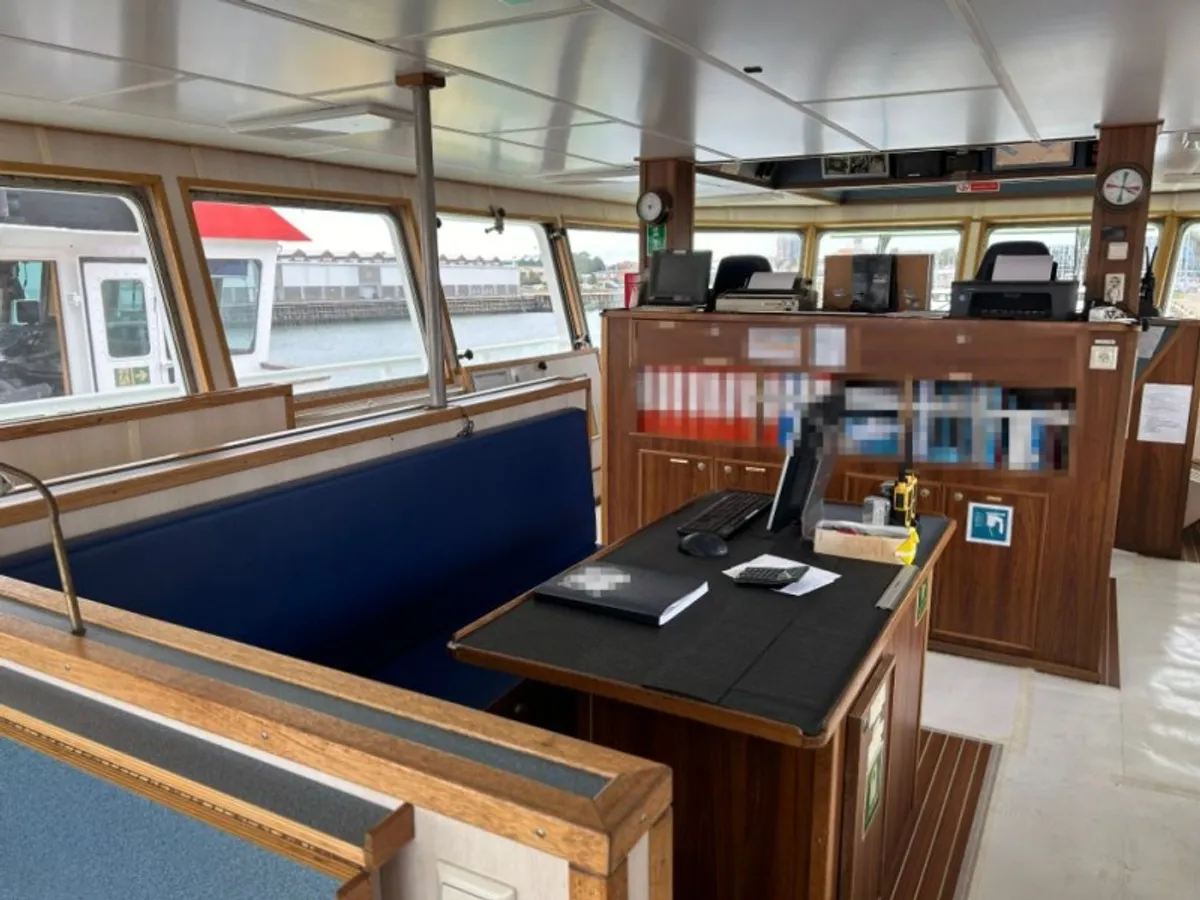 Kapal bekalan untuk dijual