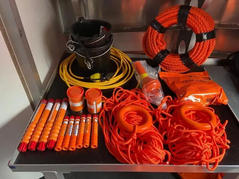 Kapal penyelamat untuk dijual