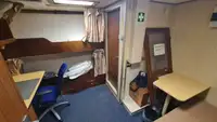 Kapal bekalan untuk dijual
