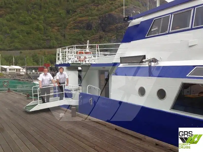 Kapal feri untuk dijual