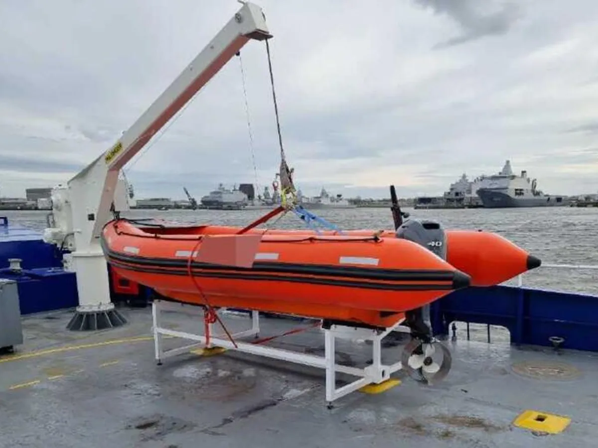 Kapal anak kapal untuk dijual