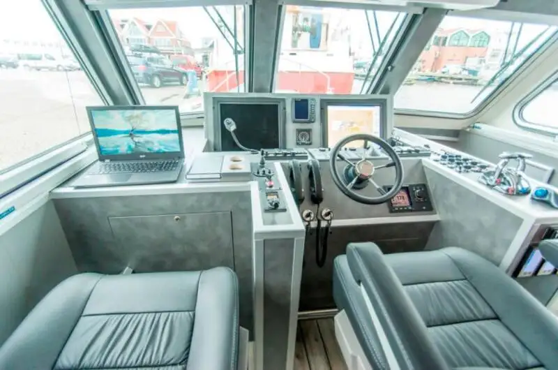 Kapal tinjauan untuk dijual