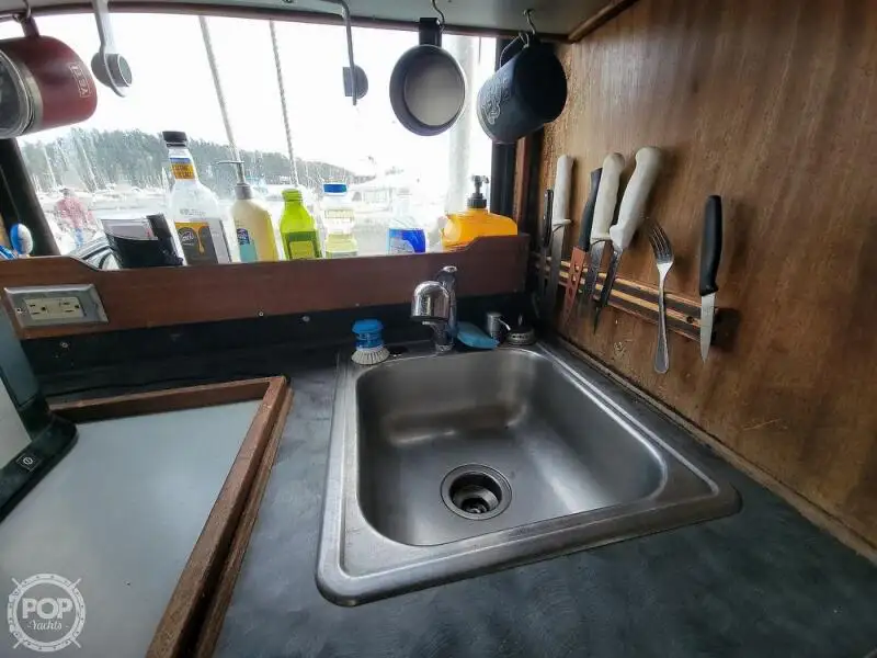 Kapal penyelamat untuk dijual