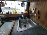 Kapal penyelamat untuk dijual