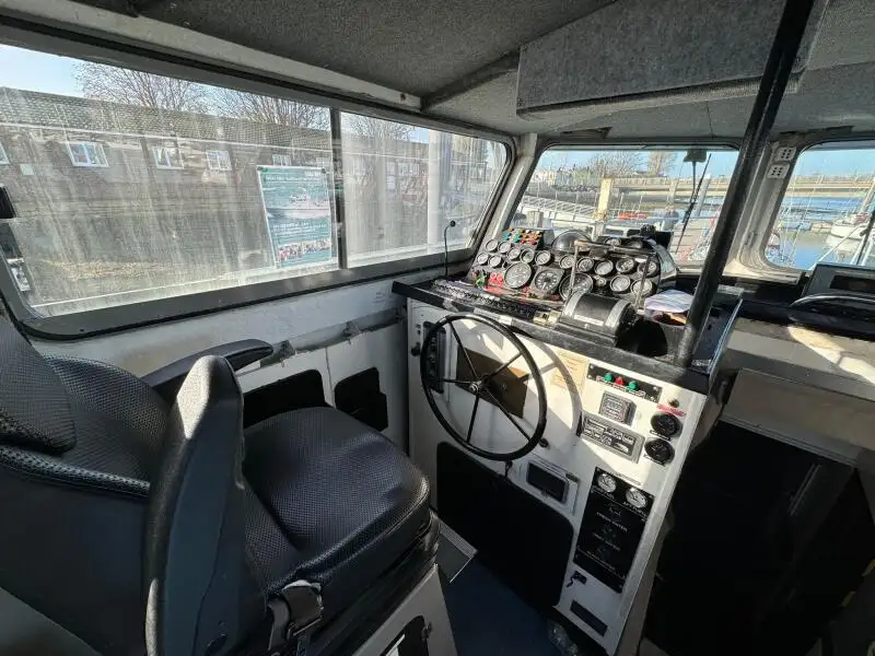 Kapal rondaan untuk dijual