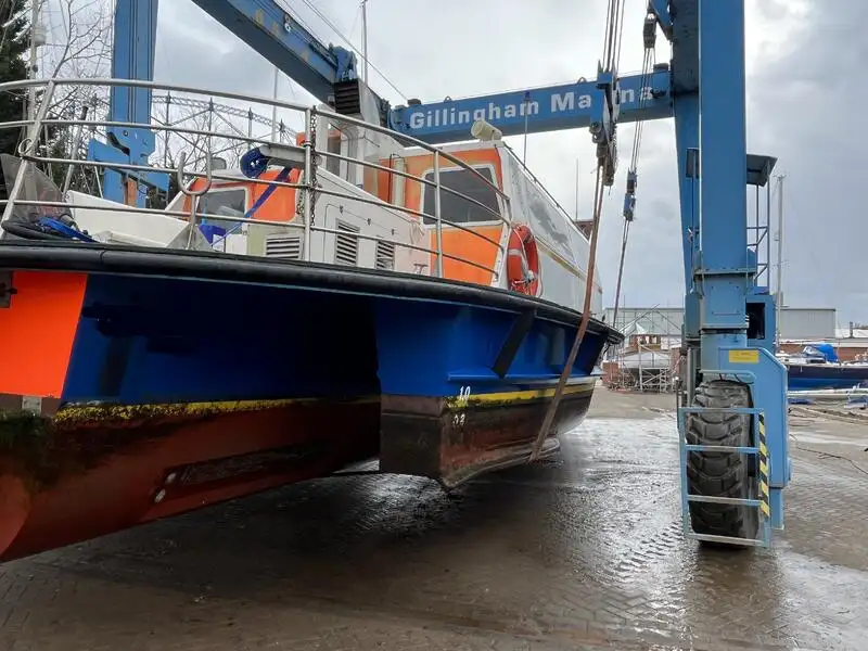 Kapal pelayaran untuk dijual