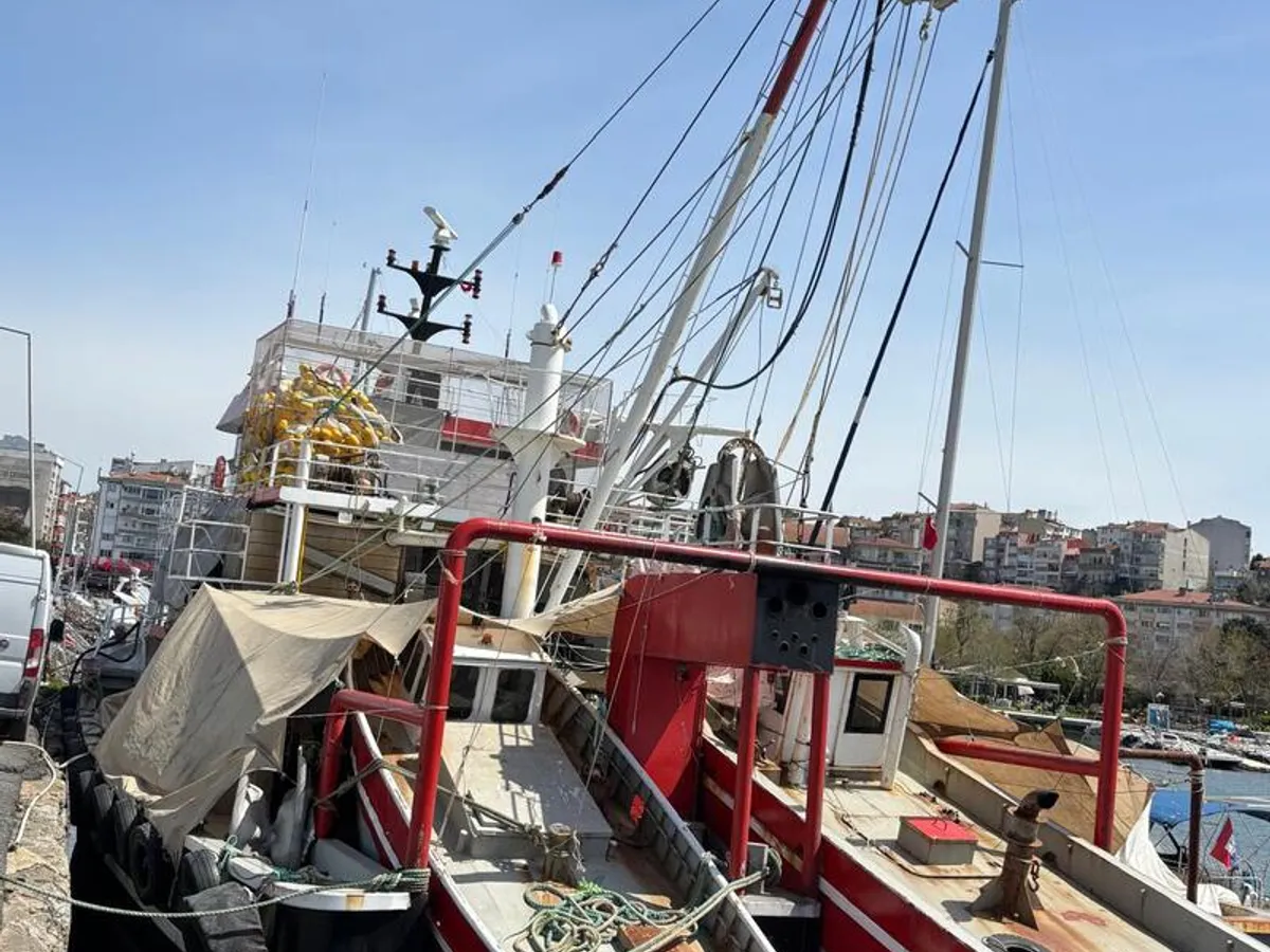 Kapal memancing untuk dijual