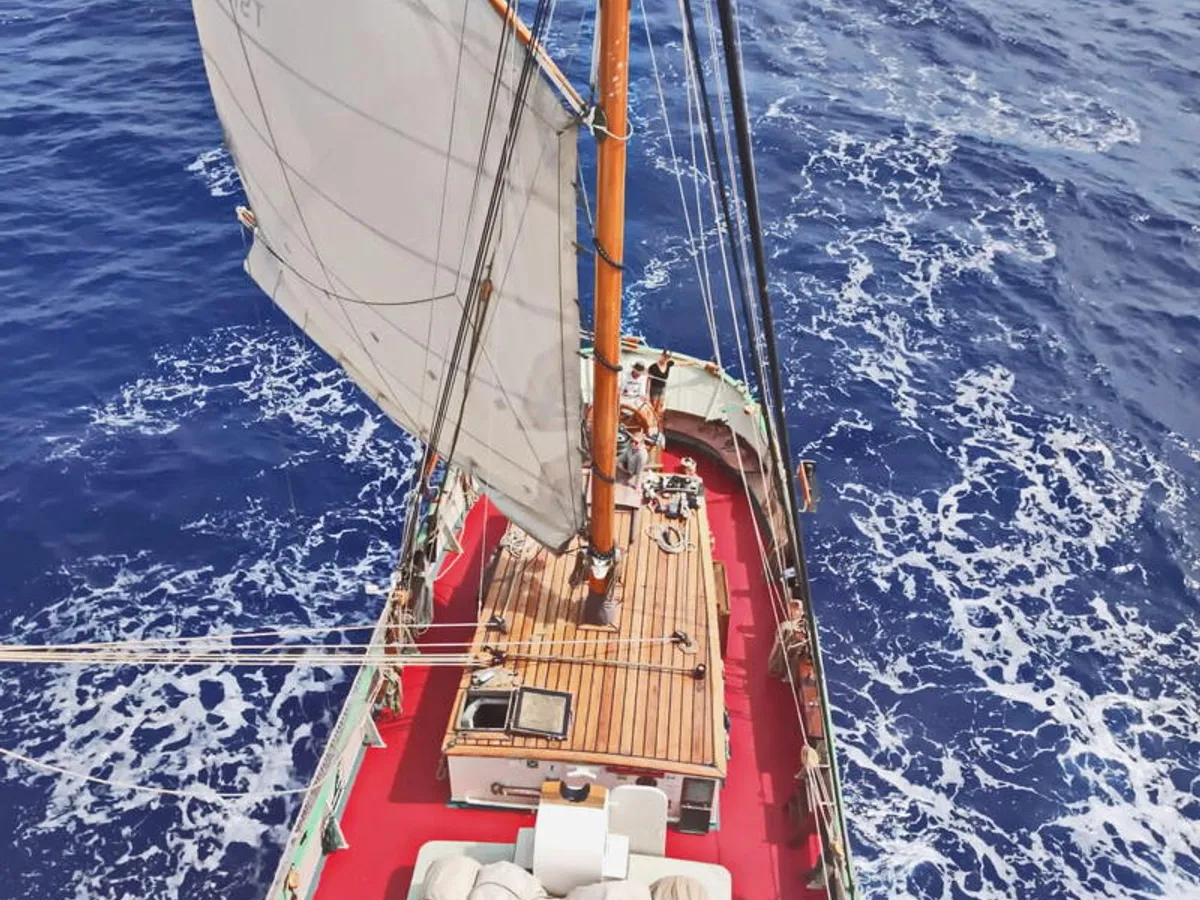 Yacht untuk dijual