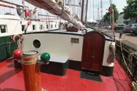 Hotel terapung untuk dijual