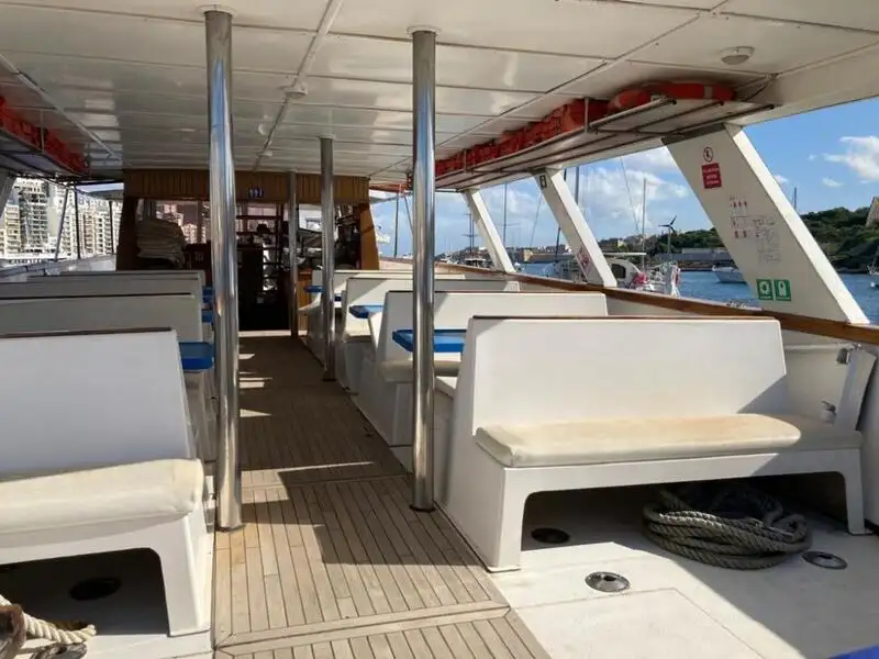 Kapal feri untuk dijual