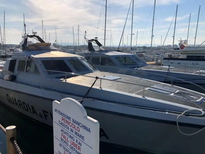 Kapal rondaan untuk dijual