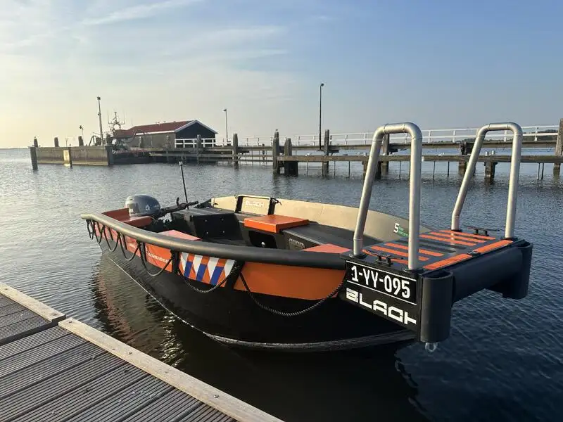 Kapal kerja untuk dijual