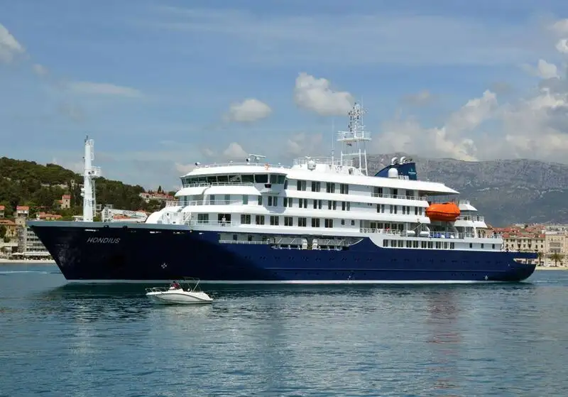 Kapal pelayaran untuk dijual