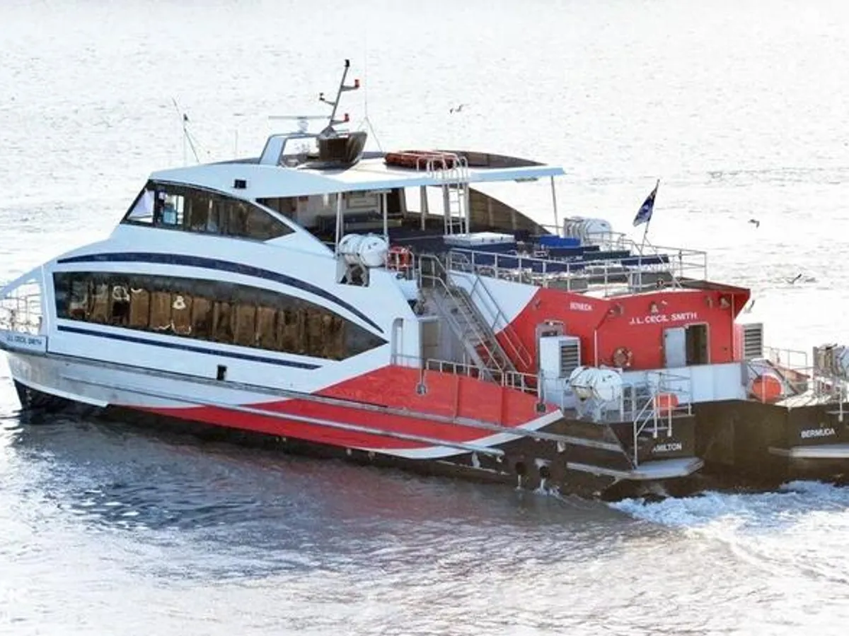 Kapal feri untuk dijual