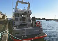 Kapal anak kapal untuk dijual