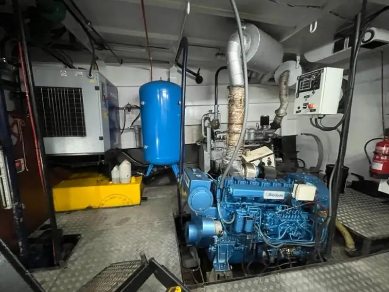 Kapal kerja untuk dijual
