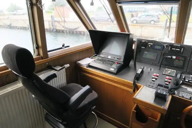 Kapal rondaan untuk dijual