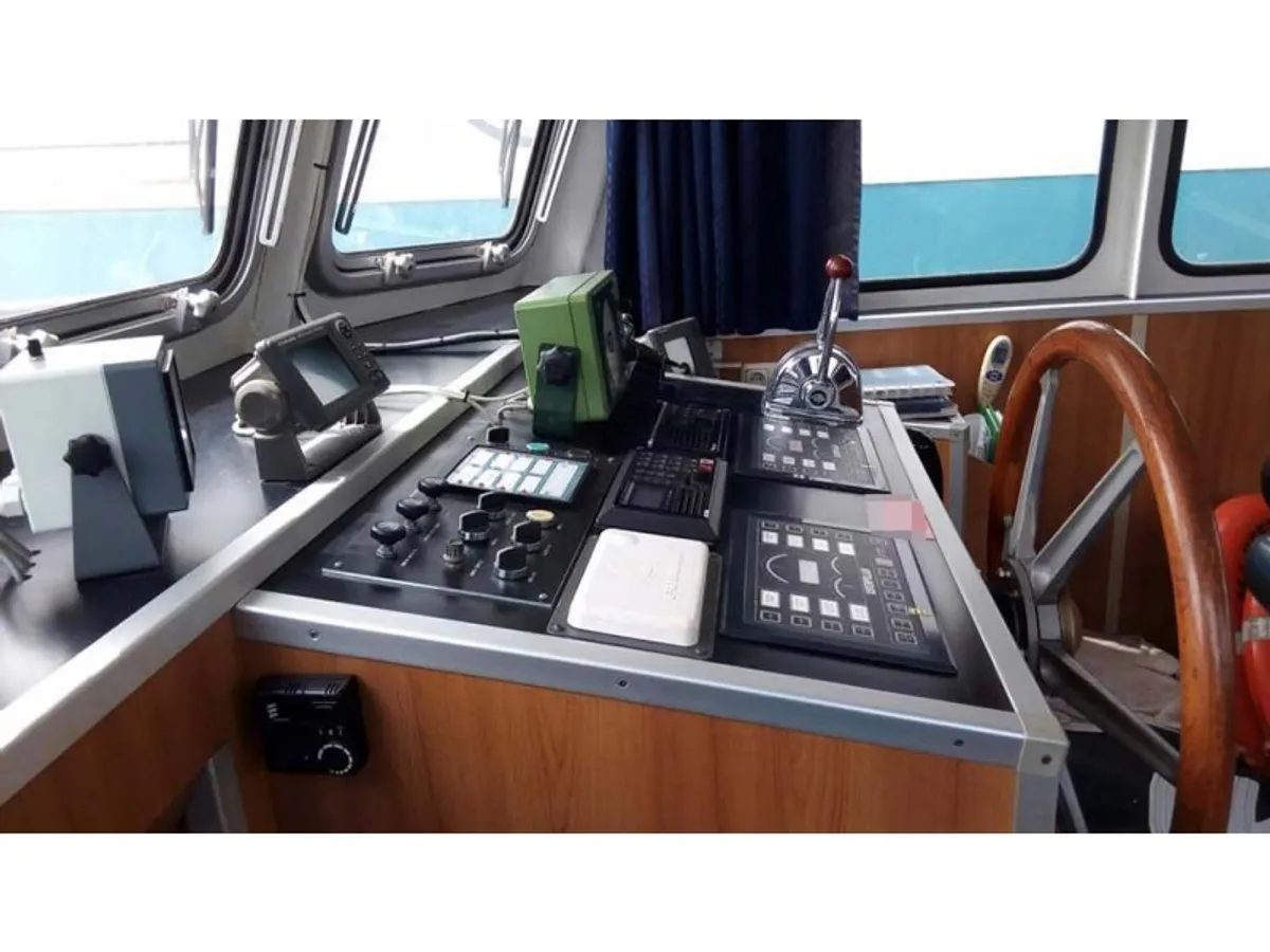 Kapal kerja untuk dijual