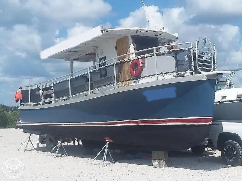 Kapal pelayaran untuk dijual