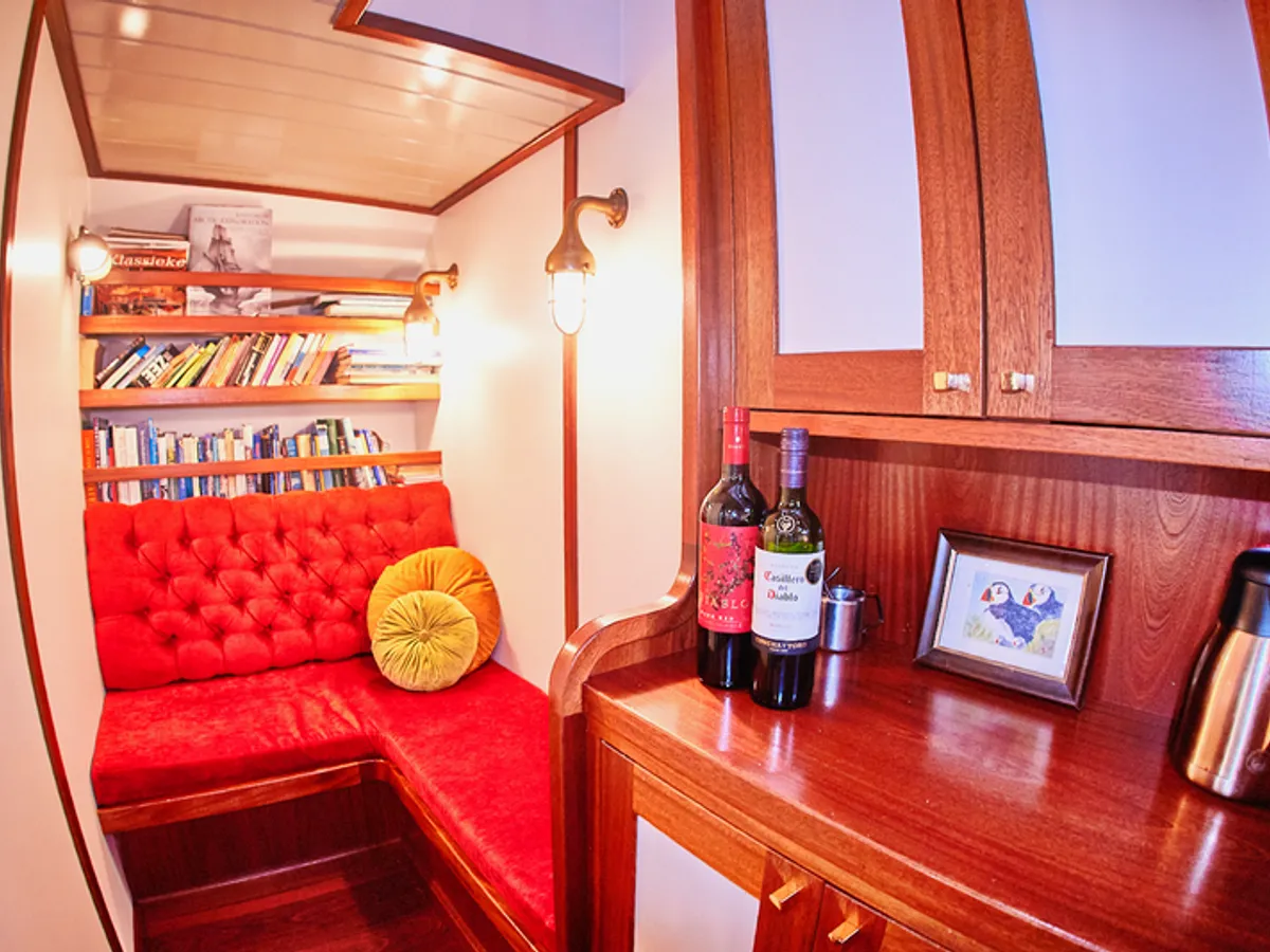 Yacht untuk dijual