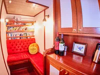 Yacht untuk dijual