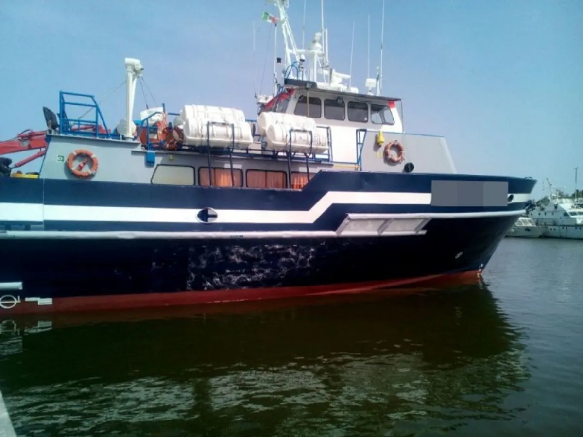 Kapal anak kapal untuk dijual