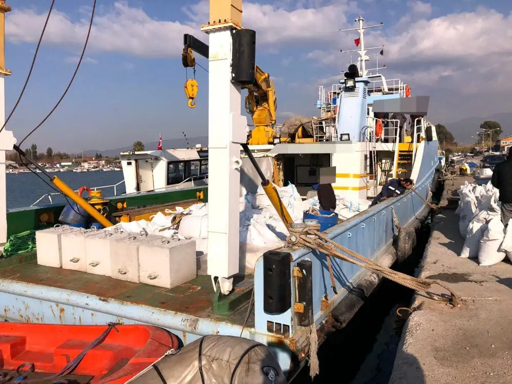 Kapal kerja untuk dijual