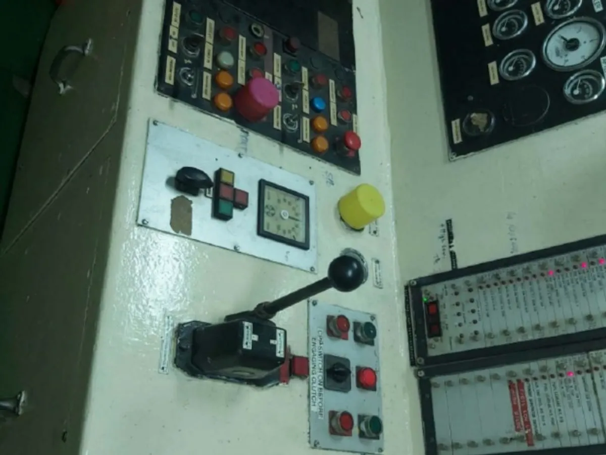 Kapal bekalan untuk dijual