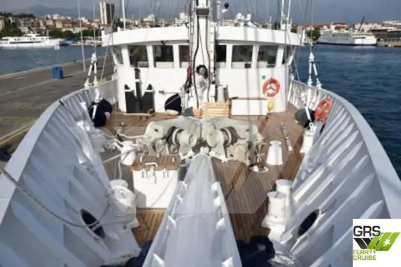 Kapal pelayaran untuk dijual