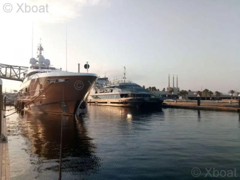 Kapal pelayaran untuk dijual